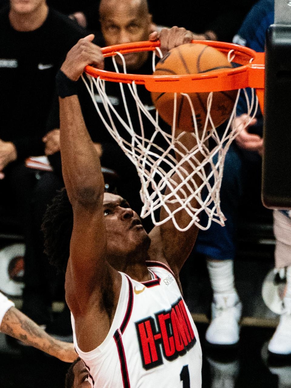 明尼苏达森林狼围绕社区盾篮板制胜广州队复出首秀备战NBA常规赛，这操作让人直呼：摩纳哥队长鼓劲的简单介绍